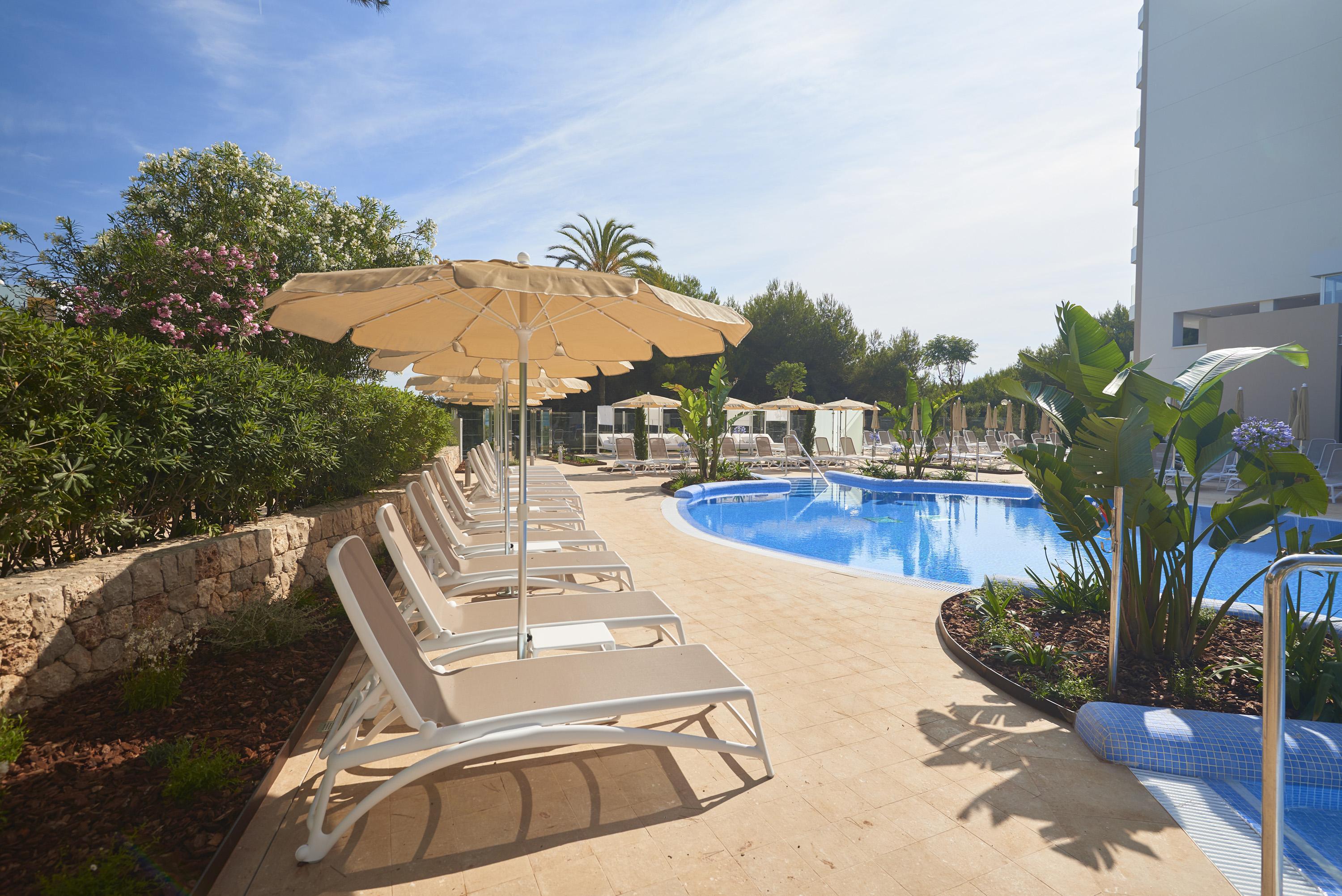 Hipotels Bahia Cala Millor - Adults Only Exterior photo